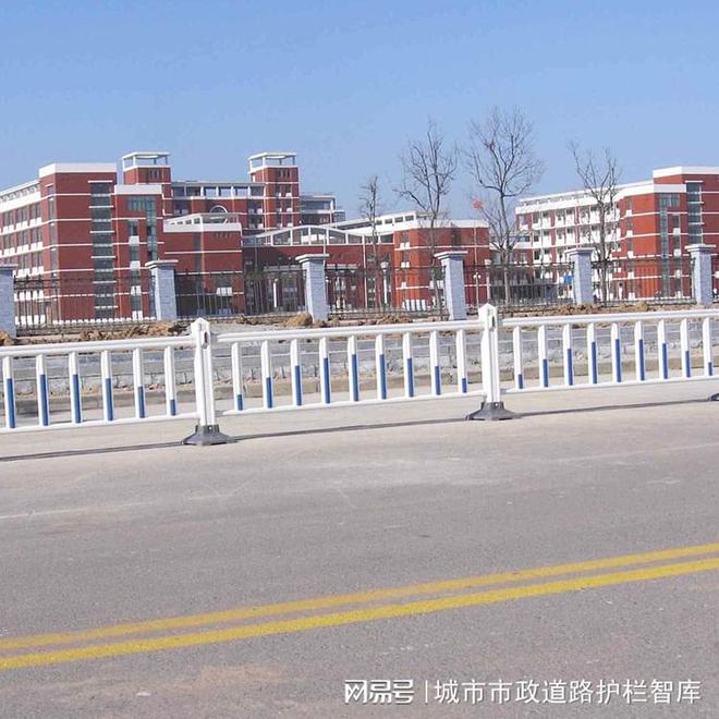 栏：城市交通的双面镜千亿网站市政道路护(图3)