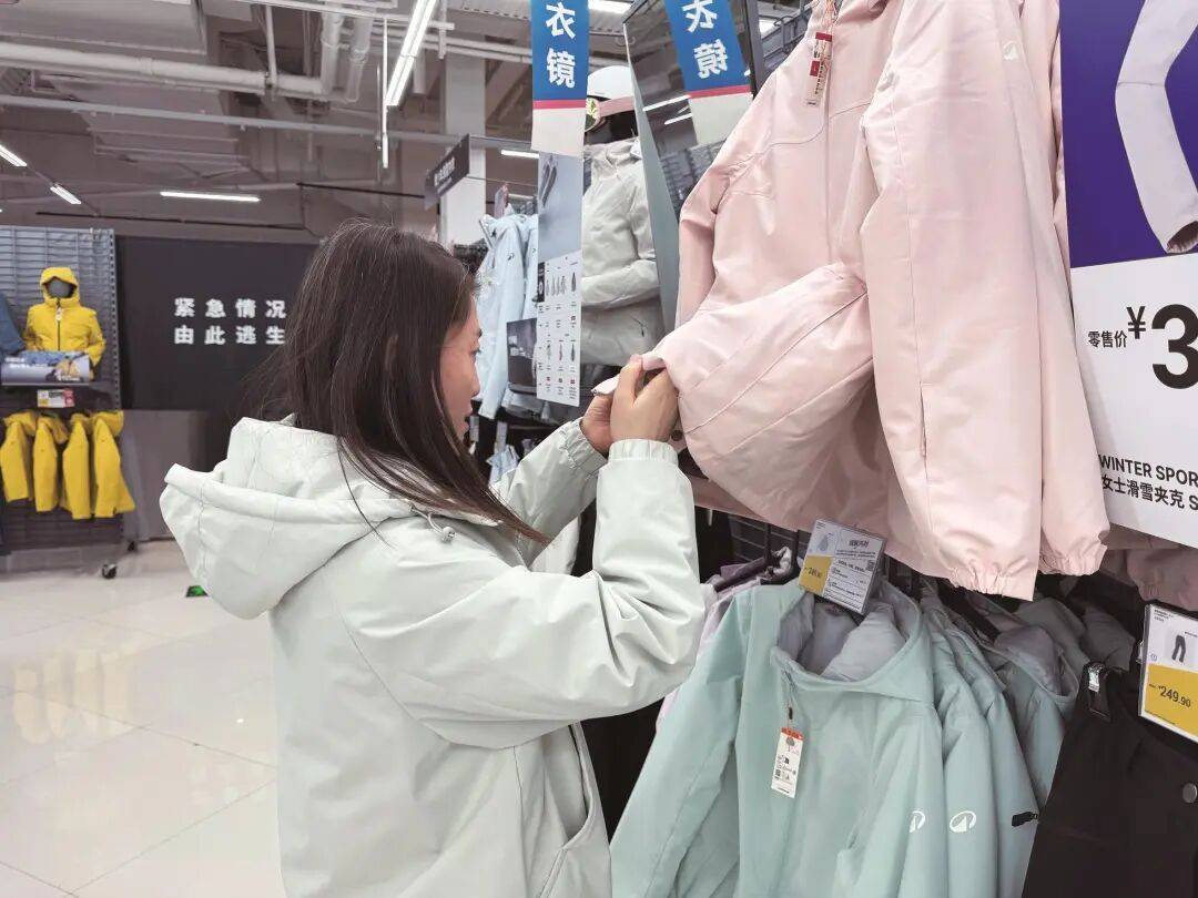 川：热潮涌动 消费升温冰雪装备+冰雪培训 银(图2)